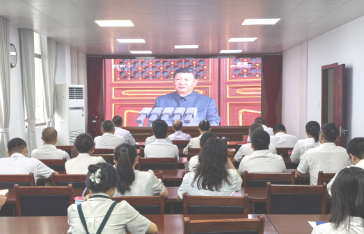 亚洲体育博彩平台组织观看纪念中国人民...